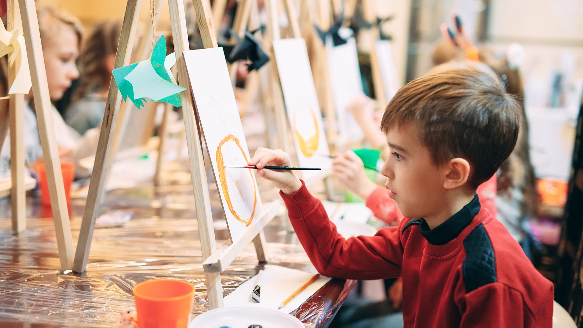 group lesson in drawing. Children learn to draw in the classroom.