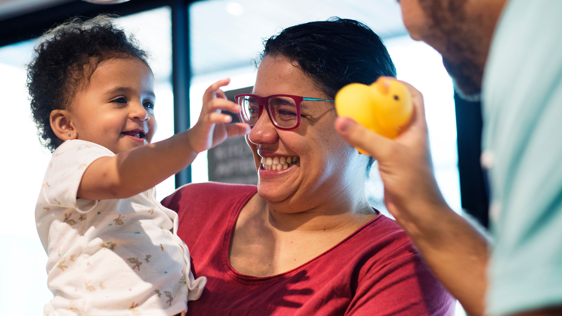 SRI research finds mobile messaging helps parents increase family quality time