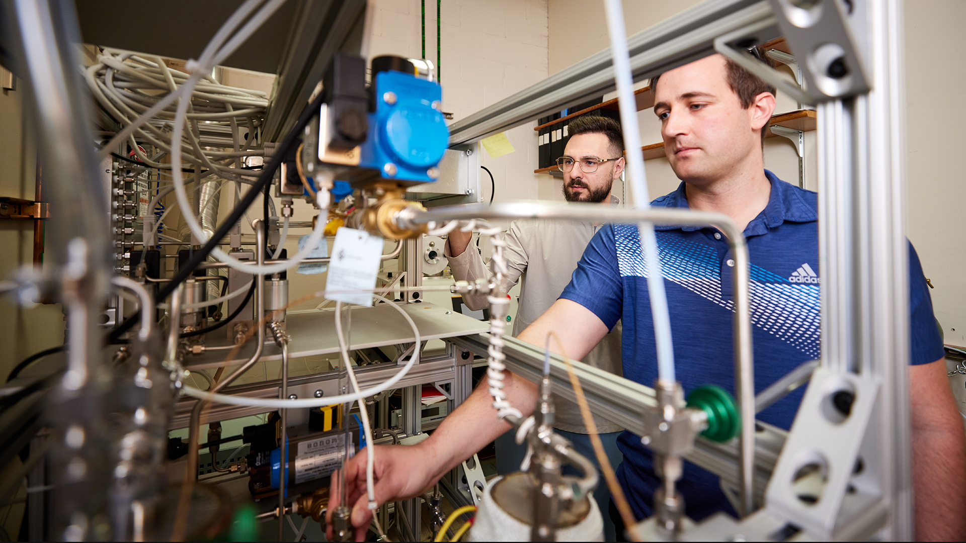 An SRI aerogel aims to sponge up CO2 from air and exhaust