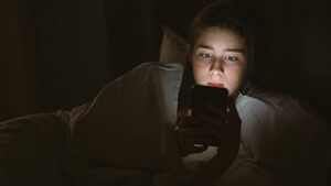 Major NIH study helps families manage sleep and screentime